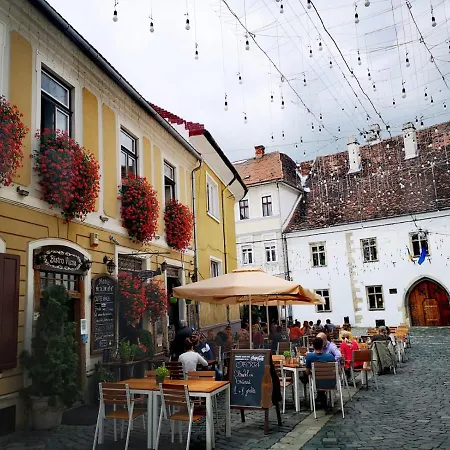 Апартаменти Luxury City Centre With Barbecue Grill